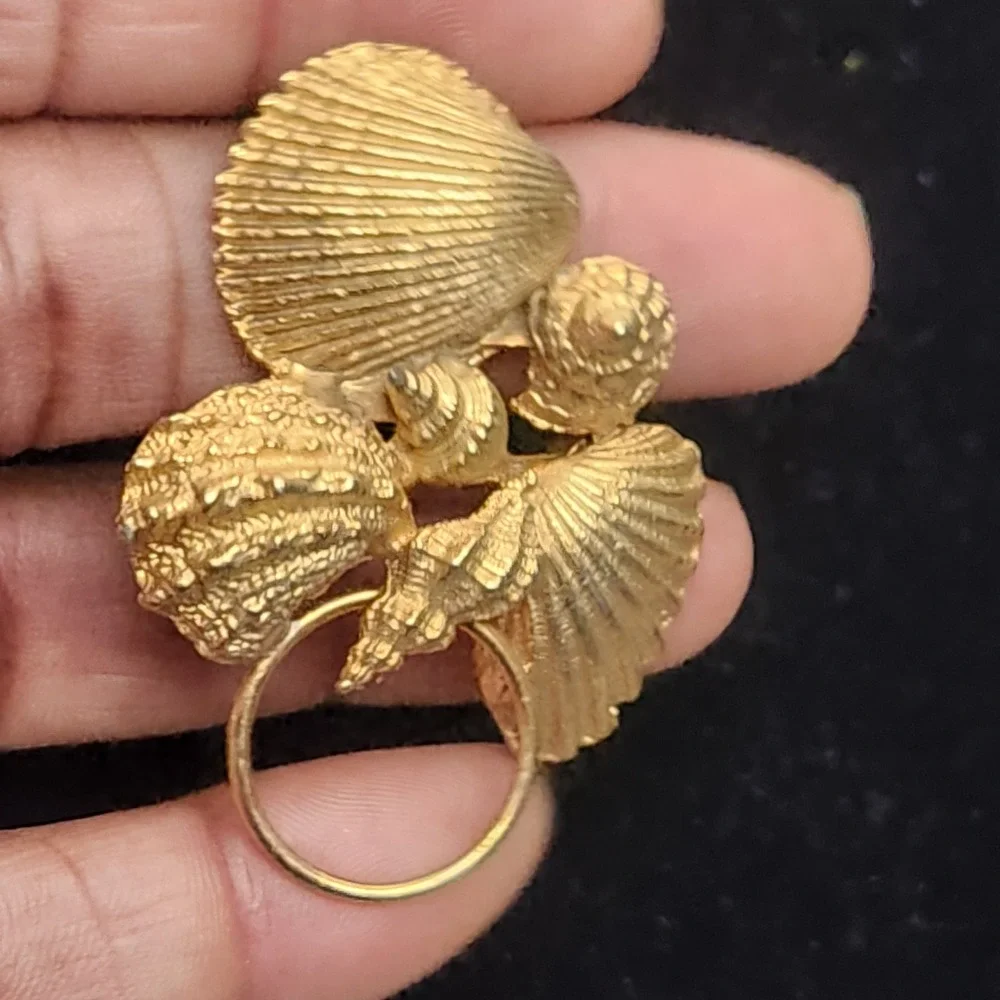 Vintage Gold Tone Sea Shell Brooch Scarf Slide Nautical Coastal Scallop Conch